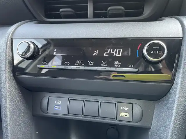 トヨタ ヤリスクロス G 石川県 2023(令5)年 0.4万km プラチナホワイトパールマイカ ワンオーナー/純正ディスプレイオーディオ/ナビ/全方位カメラ/トヨタセーフティセンス/レーダークルーズ/スマートキー/プッシュスタート/電動ミラー/ETC/レーンキープ/社外アルミホイール/純正AW&夏タイヤ積み込み/オートライト/保証書/取説