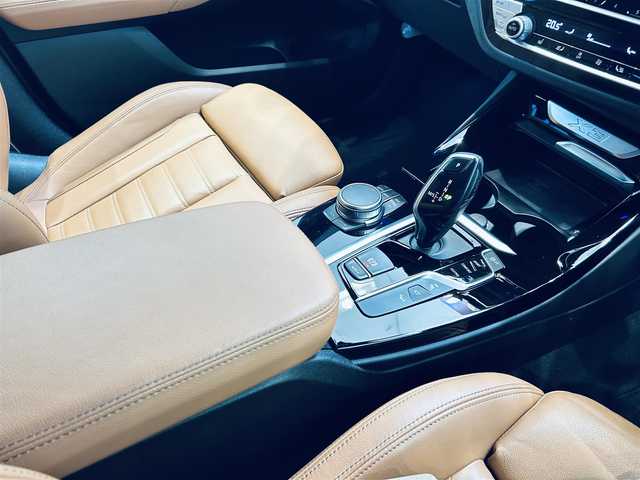 ＢＭＷ Ｘ３ ミッドナイトエディション 大阪府 2019(令1)年 6.3万km サファイアブラックP 130台限定車/ワンオーナー/HUD/茶革/ハーマンカードン/パワーシート/シートヒーター/ACC/純正ナビ/TV/３６０度カメラ/applecarplay/純正20インチAW/LEDヘッドライト/電動リアゲート/ワイヤレス充電/ブラインドスポット