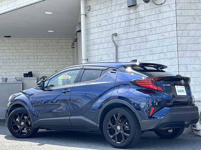トヨタ Ｃ－ＨＲ G モード ネロ セーフティプラス 神奈川県 2021(令3)年 2.1万km ダークブルーマイカ ワンオーナー/純正ディスプレイオーディオ＋ナビ/(AM/FM/USB/BT)/全方位カメラ/レーダークルーズコントロール/衝突被害軽減ブレーキ/レーンキープアシスト/横滑り防止装置/オートハイビーム/ハーフレザーシート/D/N席シートヒーター/AC100V電源/ビルトインETC/前後ドライブレコーダー/オートライト/フロアマット/ドアバイザー/ISOFIX/スペアキー×1/保証書/取扱説明書