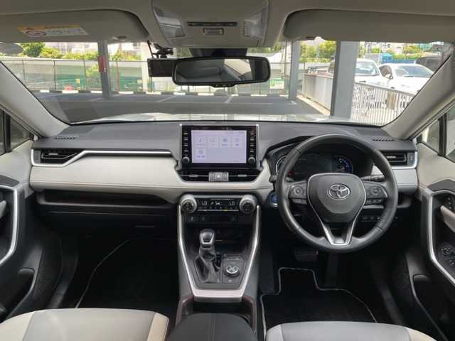 トヨタ ＲＡＶ４ ハイブリットG 神奈川県 2021(令3)年 8.9万km ホワイトパールクリスタルシャイン ワンオーナー/4WD/純正ディスプレイオーディオ/・DTV/Bluetooth/USB/全方位カメラ/クリアランスソナー/レザーシート/D席パワーシート/前席シートヒーター/パワーバックドア/ルーフレール/置くだけ充電/ビルトインETC2.0/前後ドライブレコーダー/ブラインドスポットモニター/ToyotaSafetySense/・プリクラッシュセーフティ/・レーントレーシングアシスト/・オートマチックハイビーム/・ロードサインアシスト/・レーダークルーズコントロール/・先行車発進告知機能/リヤクロストラフィックアラート/パーキングサポートブレーキ/トレイルモード/純正18インチAW/100V電源/プッシュEgスタート/ストップ/スマートキー×2/純正LEDヘッドライト/ダブル/サイド/カーテンエアバッグ/ドアバイザー/純正フロアマット/取扱説明書/マルチメディア取扱説明書/新車時保証書