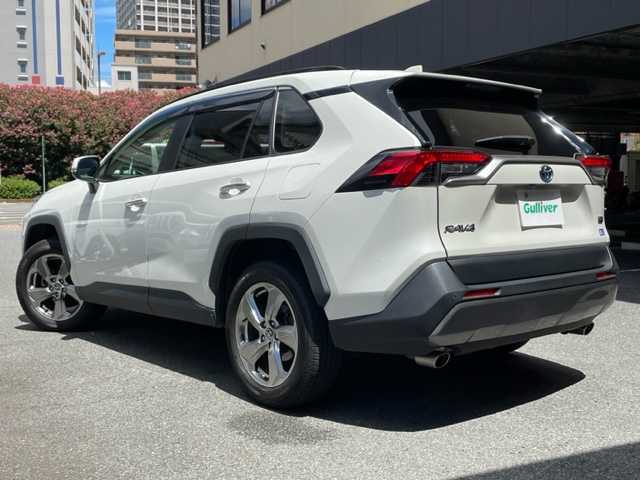 トヨタ ＲＡＶ４ ハイブリットG 神奈川県 2021(令3)年 8.9万km ホワイトパールクリスタルシャイン ワンオーナー/4WD/純正ディスプレイオーディオ/・DTV/Bluetooth/USB/全方位カメラ/クリアランスソナー/レザーシート/D席パワーシート/前席シートヒーター/パワーバックドア/ルーフレール/置くだけ充電/ビルトインETC2.0/前後ドライブレコーダー/ブラインドスポットモニター/ToyotaSafetySense/・プリクラッシュセーフティ/・レーントレーシングアシスト/・オートマチックハイビーム/・ロードサインアシスト/・レーダークルーズコントロール/・先行車発進告知機能/リヤクロストラフィックアラート/パーキングサポートブレーキ/トレイルモード/純正18インチAW/100V電源/プッシュEgスタート/ストップ/スマートキー×2/純正LEDヘッドライト/ダブル/サイド/カーテンエアバッグ/ドアバイザー/純正フロアマット/取扱説明書/マルチメディア取扱説明書/新車時保証書