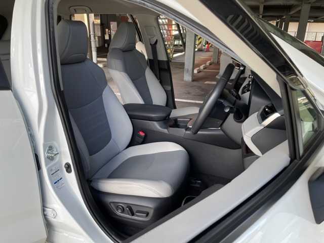 トヨタ ＲＡＶ４ ハイブリットG 神奈川県 2021(令3)年 8.9万km ホワイトパールクリスタルシャイン ワンオーナー/4WD/純正ディスプレイオーディオ/・DTV/Bluetooth/USB/全方位カメラ/クリアランスソナー/レザーシート/D席パワーシート/前席シートヒーター/パワーバックドア/ルーフレール/置くだけ充電/ビルトインETC2.0/前後ドライブレコーダー/ブラインドスポットモニター/ToyotaSafetySense/・プリクラッシュセーフティ/・レーントレーシングアシスト/・オートマチックハイビーム/・ロードサインアシスト/・レーダークルーズコントロール/・先行車発進告知機能/リヤクロストラフィックアラート/パーキングサポートブレーキ/トレイルモード/純正18インチAW/100V電源/プッシュEgスタート/ストップ/スマートキー×2/純正LEDヘッドライト/ダブル/サイド/カーテンエアバッグ/ドアバイザー/純正フロアマット/取扱説明書/マルチメディア取扱説明書/新車時保証書