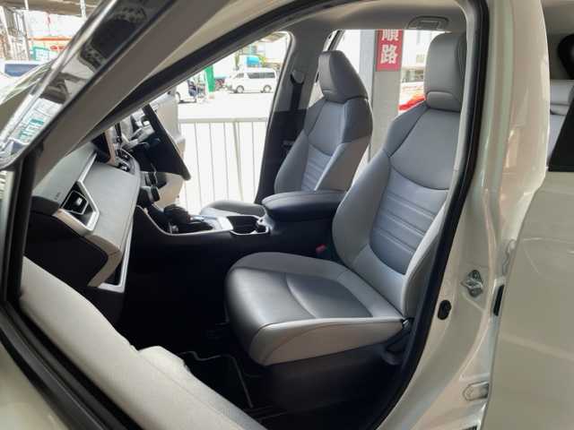 トヨタ ＲＡＶ４ ハイブリットG 神奈川県 2021(令3)年 8.9万km ホワイトパールクリスタルシャイン ワンオーナー/4WD/純正ディスプレイオーディオ/・DTV/Bluetooth/USB/全方位カメラ/クリアランスソナー/レザーシート/D席パワーシート/前席シートヒーター/パワーバックドア/ルーフレール/置くだけ充電/ビルトインETC2.0/前後ドライブレコーダー/ブラインドスポットモニター/ToyotaSafetySense/・プリクラッシュセーフティ/・レーントレーシングアシスト/・オートマチックハイビーム/・ロードサインアシスト/・レーダークルーズコントロール/・先行車発進告知機能/リヤクロストラフィックアラート/パーキングサポートブレーキ/トレイルモード/純正18インチAW/100V電源/プッシュEgスタート/ストップ/スマートキー×2/純正LEDヘッドライト/ダブル/サイド/カーテンエアバッグ/ドアバイザー/純正フロアマット/取扱説明書/マルチメディア取扱説明書/新車時保証書