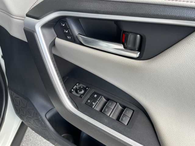 トヨタ ＲＡＶ４ ハイブリットG 神奈川県 2021(令3)年 8.9万km ホワイトパールクリスタルシャイン ワンオーナー/4WD/純正ディスプレイオーディオ/・DTV/Bluetooth/USB/全方位カメラ/クリアランスソナー/レザーシート/D席パワーシート/前席シートヒーター/パワーバックドア/ルーフレール/置くだけ充電/ビルトインETC2.0/前後ドライブレコーダー/ブラインドスポットモニター/ToyotaSafetySense/・プリクラッシュセーフティ/・レーントレーシングアシスト/・オートマチックハイビーム/・ロードサインアシスト/・レーダークルーズコントロール/・先行車発進告知機能/リヤクロストラフィックアラート/パーキングサポートブレーキ/トレイルモード/純正18インチAW/100V電源/プッシュEgスタート/ストップ/スマートキー×2/純正LEDヘッドライト/ダブル/サイド/カーテンエアバッグ/ドアバイザー/純正フロアマット/取扱説明書/マルチメディア取扱説明書/新車時保証書