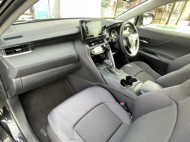 トヨタ ハリアー S 長野県 2021(令3)年 0.7万km プレシャスブラックパール 純正ナビ（AUX、USB）/バックカメラ/クルーズコントロール追従有/ビルトインETC/前後コーナーセンサー/横滑り防止装/盗難防止装置/衝突軽減システム/ダブルサウドエアバック/カーテンエアバック/純正フロアマット/純正１７AW/LEDオートライト/オートマチックハイビーム/スマートキー（１本）/保証書、取扱説明書/ワンオーナー/４WD