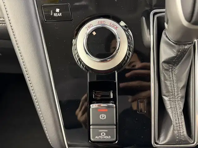 三菱 デリカＤ：５ シャモニー 愛知県 2025(令7)年 0.1千km 黒Ⅱ 登録済未使用車/4WD/ディーゼル/ターボ/e-Assist/  　・衝突軽減ブレーキシステム/　　・車線逸脱警報システム/　　・レーダークルーズコントロール/　　・オートマチックハイビーム/　　・BSM/マルチアラウンドモニター/革巻きステアリング/パドルシフト/ステアリングヒーター/ハーフレザーシート/パワーシート/シートヒーター/キャプテンシート/両側パワースライドドア/パワーバックドア/純正LEDヘッドライト/フォグランプ/純正18インチアルミホイール/取扱説明書/保証書/スペアキー