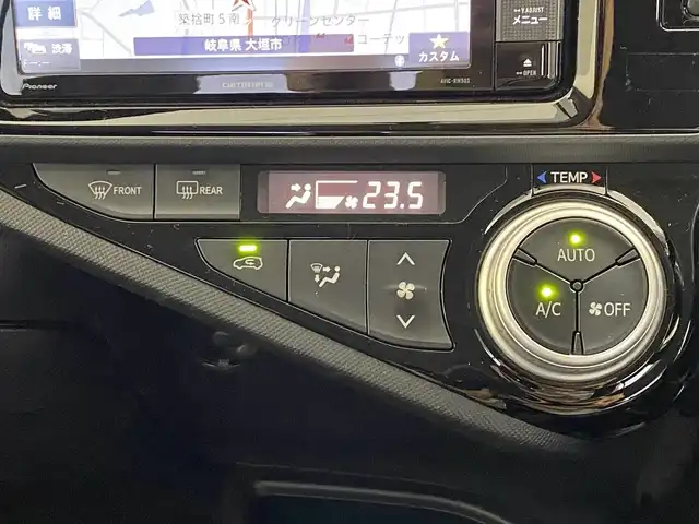 トヨタ アクア S 岐阜県 2015(平27)年 7.9万km ライムホワイトパールクリスタルシャイン Carrozzeria社製SDナビ/バックカメラ/ETC/オートエアコン/横滑り防止装置/Wエアバッグ/オートライト/ワンセグTV