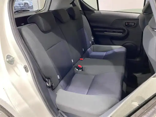 トヨタ アクア S 岐阜県 2015(平27)年 7.9万km ライムホワイトパールクリスタルシャイン Carrozzeria社製SDナビ/バックカメラ/ETC/オートエアコン/横滑り防止装置/Wエアバッグ/オートライト/ワンセグTV
