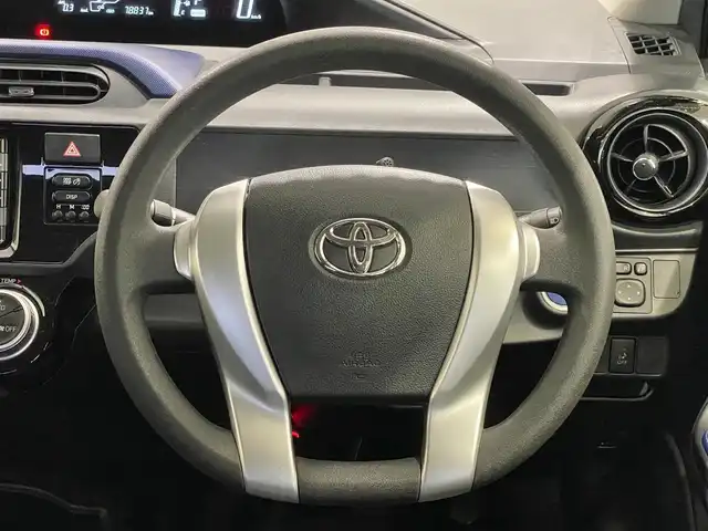 トヨタ アクア S 岐阜県 2015(平27)年 7.9万km ライムホワイトパールクリスタルシャイン Carrozzeria社製SDナビ/バックカメラ/ETC/オートエアコン/横滑り防止装置/Wエアバッグ/オートライト/ワンセグTV