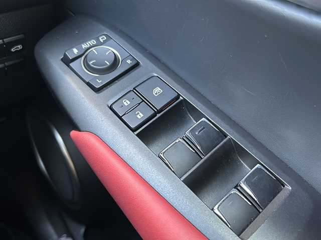 レクサス ＮＸ 300 Fスポーツ 静岡県 2019(平31)年 3.8万km ホワイトノーヴァガラスフレーク 純正ナビ/・FM/・AM/・CD/DVD/・サウンドライブラリ/・SD/・USB/・Bluetooth/・Miracast/・フルセグTV/・AUX/主要装備/・サンルーフ/・レーダー探知機/・赤革シート/・運転席＋助手席パワーシート/・バックカメラ/・プリクラッシュセーフティ/・パドルシフト/・オートホールド/・車線逸脱警報/・運転席+助手席シートヒーター＆ベンチレーション/・パワーテールゲート/・ＥＴＣ2.0/・100V100W電源/・電動チルト＆テレスコピックステアリング/・ステアリングヒーター