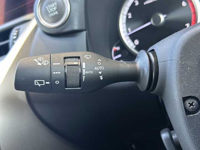 レクサス ＮＸ 300 Fスポーツ 静岡県 2019(平31)年 3.8万km ホワイトノーヴァガラスフレーク 純正ナビ/・FM/・AM/・CD/DVD/・サウンドライブラリ/・SD/・USB/・Bluetooth/・Miracast/・フルセグTV/・AUX/主要装備/・サンルーフ/・レーダー探知機/・赤革シート/・運転席＋助手席パワーシート/・バックカメラ/・プリクラッシュセーフティ/・パドルシフト/・オートホールド/・車線逸脱警報/・運転席+助手席シートヒーター＆ベンチレーション/・パワーテールゲート/・ＥＴＣ2.0/・100V100W電源/・電動チルト＆テレスコピックステアリング/・ステアリングヒーター