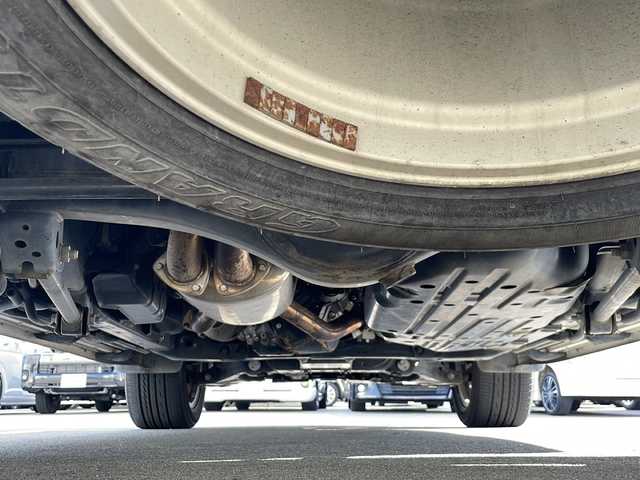 トヨタ ランドクルーザー ZX 静岡県 2014(平26)年 5.7万km ホワイトパールクリスタルシャイン 純正ナビ/地デジTV/純正CD/Bluetooth/バックカメラ/モデリスタエアロ/ガナドールマフラー/フリップダウンリアモニター/サンルーフ/シートヒーター＆ベンチレーション/2列目シートヒーター/ステアリングヒーター/純正20インチＡＷ/クルーズコントロール/エアサス
