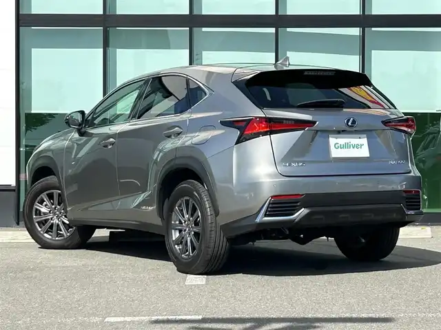 レクサス ＮＸ 300h Iパッケージ 和歌山県 2018(平30)年 6.4万km ソニックチタニウム 純正ナビ/バックカメラ/三眼LEDヘッドライト/マークレビンソン/ムーンルーフ/プリクラッシュセーフティー/レーダークルーズコントロール/車両接近通報装置/パワーシート/ポジションメモリー/シートヒーター/ステアリングヒーター/パワーバックドア/オートライト/オートマチックハイビーム
