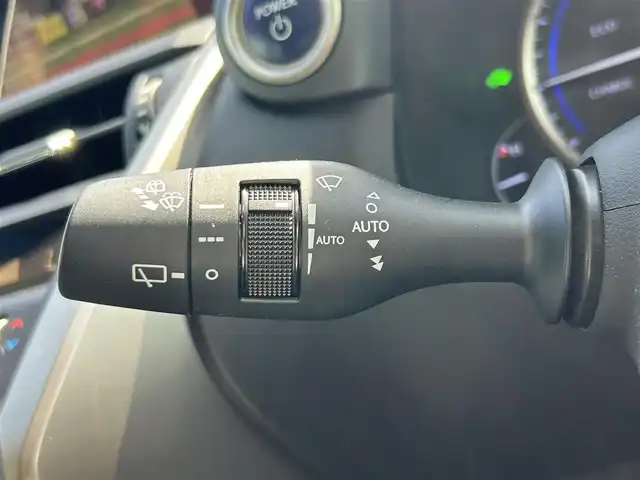 レクサス ＮＸ 300h Iパッケージ 和歌山県 2018(平30)年 6.4万km ソニックチタニウム 純正ナビ/バックカメラ/三眼LEDヘッドライト/マークレビンソン/ムーンルーフ/プリクラッシュセーフティー/レーダークルーズコントロール/車両接近通報装置/パワーシート/ポジションメモリー/シートヒーター/ステアリングヒーター/パワーバックドア/オートライト/オートマチックハイビーム