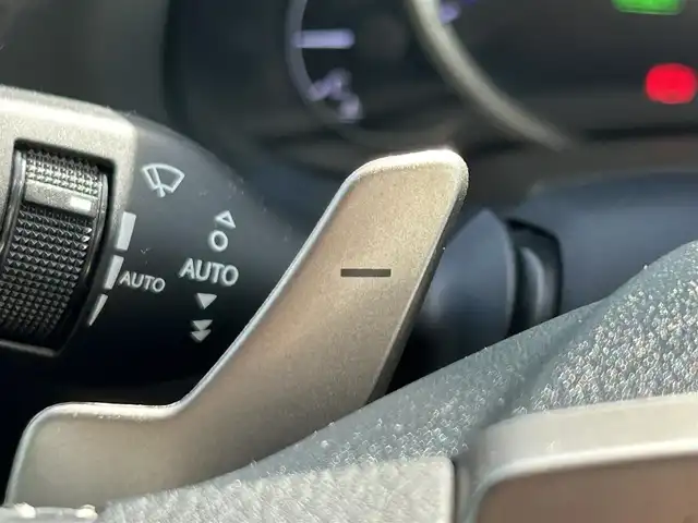 レクサス ＮＸ 300h Iパッケージ 和歌山県 2018(平30)年 6.4万km ソニックチタニウム 純正ナビ/バックカメラ/三眼LEDヘッドライト/マークレビンソン/ムーンルーフ/プリクラッシュセーフティー/レーダークルーズコントロール/車両接近通報装置/パワーシート/ポジションメモリー/シートヒーター/ステアリングヒーター/パワーバックドア/オートライト/オートマチックハイビーム