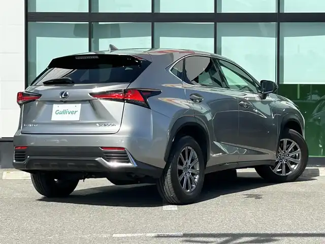 レクサス ＮＸ 300h Iパッケージ 和歌山県 2018(平30)年 6.4万km ソニックチタニウム 純正ナビ/バックカメラ/三眼LEDヘッドライト/マークレビンソン/ムーンルーフ/プリクラッシュセーフティー/レーダークルーズコントロール/車両接近通報装置/パワーシート/ポジションメモリー/シートヒーター/ステアリングヒーター/パワーバックドア/オートライト/オートマチックハイビーム