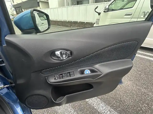 日産 ノート XVセレ +セーフ 愛知県 2015(平27)年 4.6万km シャイニングブルー ワンオーナー/純正SDナビ(FM/AM/CD/DVD/BT/USB/iPod/ワンセグ)/エマージェンシーブレーキ/車線逸脱警報/特別仕様車/アラウンドビューモニター/バックカメラ/コーナーセンサー/フォグランプ/電動格納ミラー/純正フロアマット/アイドリングストップ/ETC/プッシュスタート/スマートキー・スペアキー１本/ABS/取扱説明書・保証書