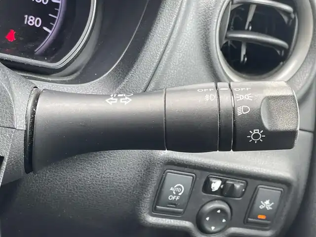 日産 ノート XVセレ +セーフ 滋賀県 2015(平27)年 4.6万km シャイニングブルー 純正ナビ/Bluetooth/DVD/CD/iPod/AUX/ETC/コーナーセンサー（前後）/バックカメラ（ミラー内臓）/全方位カメラ/レーンキープアシスト/衝突軽減装置/プッシュスタート/スペアキー1本/電動格納ミラー/純正フロアマット/ドアバイザー