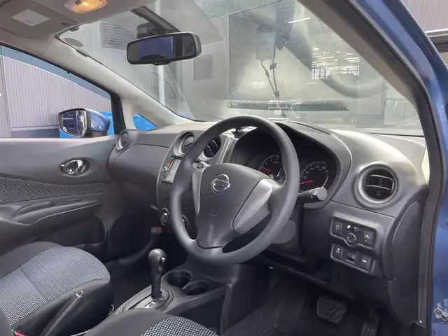日産 ノート XVセレ +セーフ 滋賀県 2015(平27)年 4.6万km シャイニングブルー 純正ナビ/Bluetooth/DVD/CD/iPod/AUX/ETC/コーナーセンサー（前後）/バックカメラ（ミラー内臓）/全方位カメラ/レーンキープアシスト/衝突軽減装置/プッシュスタート/スペアキー1本/電動格納ミラー/純正フロアマット/ドアバイザー
