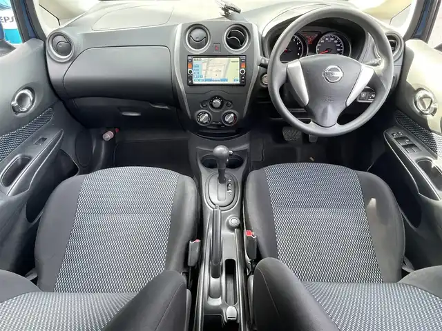 日産 ノート XVセレ +セーフ 滋賀県 2015(平27)年 4.6万km シャイニングブルー 純正ナビ/Bluetooth/DVD/CD/iPod/AUX/ETC/コーナーセンサー（前後）/バックカメラ（ミラー内臓）/全方位カメラ/レーンキープアシスト/衝突軽減装置/プッシュスタート/スペアキー1本/電動格納ミラー/純正フロアマット/ドアバイザー