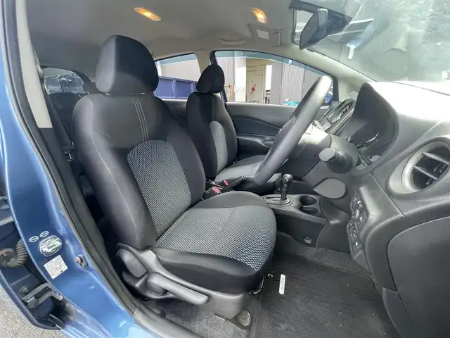 日産 ノート XVセレ +セーフ 滋賀県 2015(平27)年 4.6万km シャイニングブルー 純正ナビ/Bluetooth/DVD/CD/iPod/AUX/ETC/コーナーセンサー（前後）/バックカメラ（ミラー内臓）/全方位カメラ/レーンキープアシスト/衝突軽減装置/プッシュスタート/スペアキー1本/電動格納ミラー/純正フロアマット/ドアバイザー