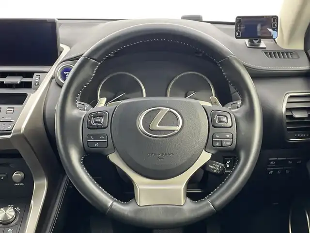 レクサス ＮＸ 300h バージョンL 新潟県 2018(平30)年 2.4万km ソニッククォーツ 純正メモリナビ/　フルセグTV/Bluetooth/CD/DVD/USB/レーダークルーズコントロール/衝突被害軽減ブレーキ/レーンキープアシスト/ブラインドスポットモニター/パワーバックドア/レザーシート/前席パワーシート/D席メモリーシート/前席シートヒーター/前席エアシート/前後コーナーセンサー/ステアリングヒーター/ドライブレコーダー/全方位モニター/ビルトインETC2.0/オートマチックハイビーム/LEDヘッドライト/純正AWセット冬タイヤ積込/レーダー探知機【Z240Csd】/レザーステアリング/ステアリングスイッチ/パドルシフト