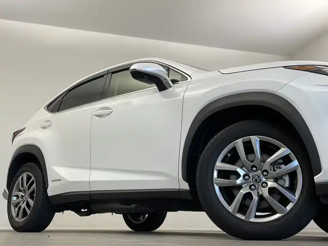 レクサス ＮＸ 300h バージョンL 新潟県 2018(平30)年 2.4万km ソニッククォーツ 純正メモリナビ/　フルセグTV/Bluetooth/CD/DVD/USB/レーダークルーズコントロール/衝突被害軽減ブレーキ/レーンキープアシスト/ブラインドスポットモニター/パワーバックドア/レザーシート/前席パワーシート/D席メモリーシート/前席シートヒーター/前席エアシート/前後コーナーセンサー/ステアリングヒーター/ドライブレコーダー/全方位モニター/ビルトインETC2.0/オートマチックハイビーム/LEDヘッドライト/純正AWセット冬タイヤ積込/レーダー探知機【Z240Csd】/レザーステアリング/ステアリングスイッチ/パドルシフト