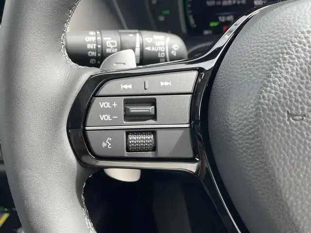 ホンダ ＺＲ－Ｖ ハイブリッド e:HEV Z 滋賀県 2025(令7)年 0.2万km クリスタルブラックパール 純正ナビ/・AM/FM/・USB/Bluetooth/・AppleCarPlay/・AndroidAuto/・フルセグTV/マルチビューカメラ/ステアリングスイッチ/革巻きステアリング/ステアリングヒーター/パドルシフト/ビルトインETC2.0/ワイヤレス充電/衝突軽減ブレーキ/レーンキープアシスト/先行者発進お知らせ/ブラインドスポットシステム/アダプティブクルーズコントロール/標識認識機能/ドライバー注意力モニター/ヒルディセントコントロール/パワーテールゲート/前席パワーシート/運転席メモリシート/前席シートヒーター/電動格納ミラー/オートマチックヘッドライト/LEDヘッドライト/アダプティブヘッドライトシステム/純正18インチアルミホイール