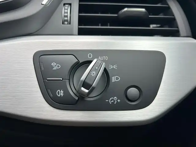 アウディ Ａ４ 35TDI Sライン 石川県 2022(令4)年 4.2万km グレイシアホワイトメタリック ワンオーナー/純正HDDナビ/　Bluetooth・AM/FM・USB・AppleCarPlay・AndroidAuto/フルセグTV/全方位カメラ/ETC2.0/前後ドライブレコーダー/アダプティブクルーズコントロール/ルーフレール/パワーシート（D+N席）/シートメモリー/シートヒーター（D+N席）/アンチロック・ブレーキ・システム/衝突被害軽減システム/横滑り防止装置/前後コーナーセンサー/レーンキープアシスト/盗難防止装置/パーキングアシスト/アイドリングストップ/エアバッグ（W+サイド）/カーテンエアバッグ/純正アルミホイール/純正フロアマット/スマートキー