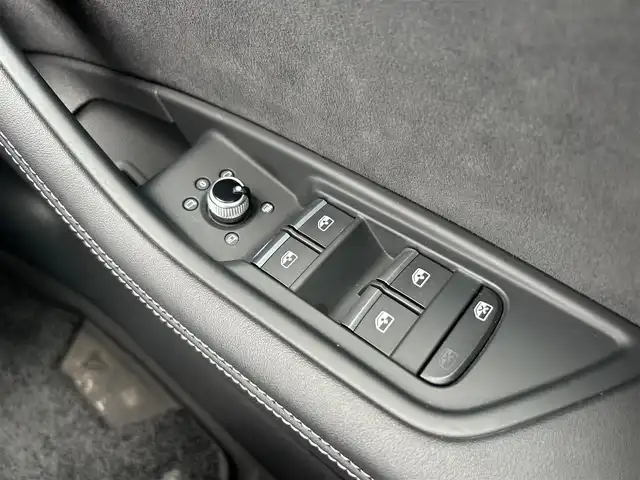 アウディ Ａ４ 35TDI Sライン 石川県 2022(令4)年 4.2万km グレイシアホワイトメタリック ワンオーナー/純正HDDナビ/　Bluetooth・AM/FM・USB・AppleCarPlay・AndroidAuto/フルセグTV/全方位カメラ/ETC2.0/前後ドライブレコーダー/アダプティブクルーズコントロール/ルーフレール/パワーシート（D+N席）/シートメモリー/シートヒーター（D+N席）/アンチロック・ブレーキ・システム/衝突被害軽減システム/横滑り防止装置/前後コーナーセンサー/レーンキープアシスト/盗難防止装置/パーキングアシスト/アイドリングストップ/エアバッグ（W+サイド）/カーテンエアバッグ/純正アルミホイール/純正フロアマット/スマートキー