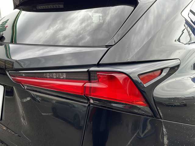 レクサス ＮＸ 300 Iパッケージ 新潟県 2018(平30)年 7.7万km グラファイトブラックガラスフレーク 4WD/後期モデル/純正ナビ/(AM/FM/CD/DVD/SD/Bluetooth)/フルセグTV/サイドカメラ/バックカメラ/三眼LEDヘッドライト/シーケンシャルウインカー/レーダークルーズコントロール/クリアランスソナー/衝突軽減ブレーキ/横滑り防止装置/ステアリングヒーター/D/N席パワーシート/D/N席シートヒーター/パワーバックドア/オートライト/オートマチックハイビーム/電子パーキング/オートホールド/前後ドライブレコーダー/レーダー探知機/ビルトインETC2.0/取扱説明書