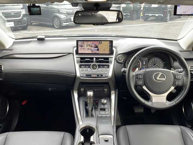 レクサス ＮＸ 300 Iパッケージ 新潟県 2018(平30)年 7.7万km グラファイトブラックガラスフレーク 4WD/後期モデル/純正ナビ/(AM/FM/CD/DVD/SD/Bluetooth)/フルセグTV/サイドカメラ/バックカメラ/三眼LEDヘッドライト/シーケンシャルウインカー/レーダークルーズコントロール/クリアランスソナー/衝突軽減ブレーキ/横滑り防止装置/ステアリングヒーター/D/N席パワーシート/D/N席シートヒーター/パワーバックドア/オートライト/オートマチックハイビーム/電子パーキング/オートホールド/前後ドライブレコーダー/レーダー探知機/ビルトインETC2.0/取扱説明書