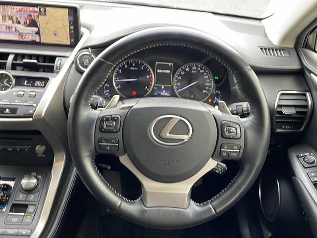 レクサス ＮＸ 300 Iパッケージ 新潟県 2018(平30)年 7.7万km グラファイトブラックガラスフレーク 4WD/後期モデル/純正ナビ/(AM/FM/CD/DVD/SD/Bluetooth)/フルセグTV/サイドカメラ/バックカメラ/三眼LEDヘッドライト/シーケンシャルウインカー/レーダークルーズコントロール/クリアランスソナー/衝突軽減ブレーキ/横滑り防止装置/ステアリングヒーター/D/N席パワーシート/D/N席シートヒーター/パワーバックドア/オートライト/オートマチックハイビーム/電子パーキング/オートホールド/前後ドライブレコーダー/レーダー探知機/ビルトインETC2.0/取扱説明書