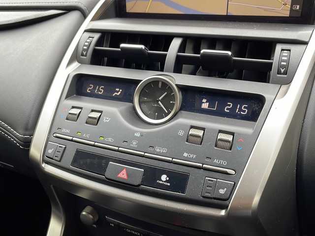 レクサス ＮＸ 300 Iパッケージ 新潟県 2018(平30)年 7.7万km グラファイトブラックガラスフレーク 4WD/後期モデル/純正ナビ/(AM/FM/CD/DVD/SD/Bluetooth)/フルセグTV/サイドカメラ/バックカメラ/三眼LEDヘッドライト/シーケンシャルウインカー/レーダークルーズコントロール/クリアランスソナー/衝突軽減ブレーキ/横滑り防止装置/ステアリングヒーター/D/N席パワーシート/D/N席シートヒーター/パワーバックドア/オートライト/オートマチックハイビーム/電子パーキング/オートホールド/前後ドライブレコーダー/レーダー探知機/ビルトインETC2.0/取扱説明書