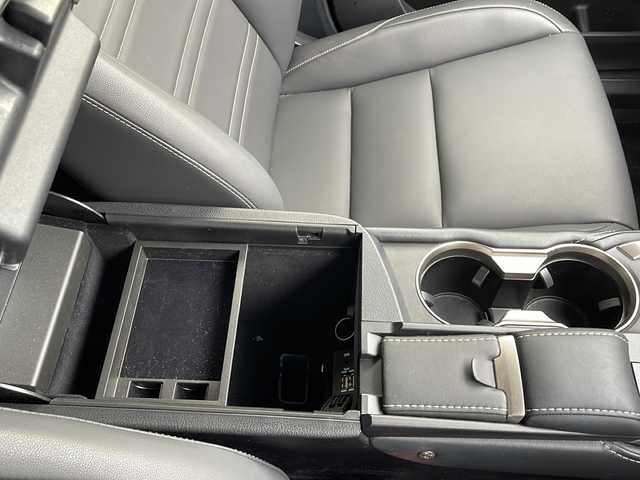 レクサス ＮＸ 300 Iパッケージ 新潟県 2018(平30)年 7.7万km グラファイトブラックガラスフレーク 4WD/後期モデル/純正ナビ/(AM/FM/CD/DVD/SD/Bluetooth)/フルセグTV/サイドカメラ/バックカメラ/三眼LEDヘッドライト/シーケンシャルウインカー/レーダークルーズコントロール/クリアランスソナー/衝突軽減ブレーキ/横滑り防止装置/ステアリングヒーター/D/N席パワーシート/D/N席シートヒーター/パワーバックドア/オートライト/オートマチックハイビーム/電子パーキング/オートホールド/前後ドライブレコーダー/レーダー探知機/ビルトインETC2.0/取扱説明書