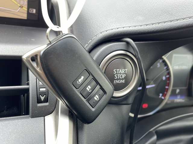 レクサス ＮＸ 300 Iパッケージ 新潟県 2018(平30)年 7.7万km グラファイトブラックガラスフレーク 4WD/後期モデル/純正ナビ/(AM/FM/CD/DVD/SD/Bluetooth)/フルセグTV/サイドカメラ/バックカメラ/三眼LEDヘッドライト/シーケンシャルウインカー/レーダークルーズコントロール/クリアランスソナー/衝突軽減ブレーキ/横滑り防止装置/ステアリングヒーター/D/N席パワーシート/D/N席シートヒーター/パワーバックドア/オートライト/オートマチックハイビーム/電子パーキング/オートホールド/前後ドライブレコーダー/レーダー探知機/ビルトインETC2.0/取扱説明書