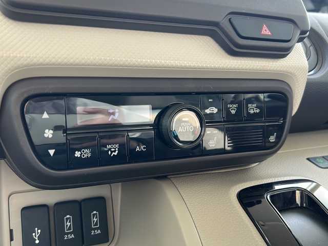 ホンダ Ｎ ＢＯＸ G L ホンダセンシング 道東・釧路十勝 2019(令1)年 2.6万km クリスタルブラックパール 4WD/純正メモリナビ　/(フルセグＴＶ/ＤＶＤ再生/Ｂｌｕｅｔｏｏｔｈ接続)　/前後ドライブレコーダー　/ビルトインＥＴＣ　/バックカメラ　/片側パワースライドドア/運転席シーヒーター　/渋滞追従機能付アダプティブ・クルーズ・コントロール　/リアコーナーセンサー　/レーンアシスト　/衝突軽減ブレーキ/横滑り防止装置/アイドリングストップ　/スマートキー/プッシュスタート/純正LEDヘッドライト/純正14インチアルミホイール/純正フロアマット/スタッドレスタイヤ積み込み