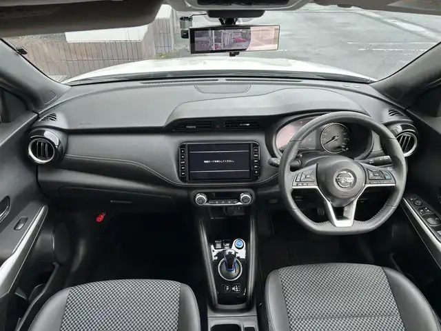 日産 キックス X 静岡県 2020(令2)年 1.9万km ブリリアントホワイトパール 純正9インチナビ/（FM/AM/CD/DVD/Bluetooth/SD）/フルセグTV/全周囲カメラ/ETC車載器/オートライト/プロパイロット/レーダークルーズ/デジタルインナーミラー/VDC/・VDC機能/・TCS（トラクションコントロールシステム）機能/・ブレーキLSD（リミテッドスリップデフ）機能/ルーフレール/純正17AW