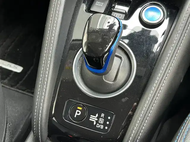 日産 キックス X 静岡県 2020(令2)年 1.9万km ブリリアントホワイトパール 純正9インチナビ/（FM/AM/CD/DVD/Bluetooth/SD）/フルセグTV/全周囲カメラ/ETC車載器/オートライト/プロパイロット/レーダークルーズ/デジタルインナーミラー/VDC/・VDC機能/・TCS（トラクションコントロールシステム）機能/・ブレーキLSD（リミテッドスリップデフ）機能/ルーフレール/純正17AW