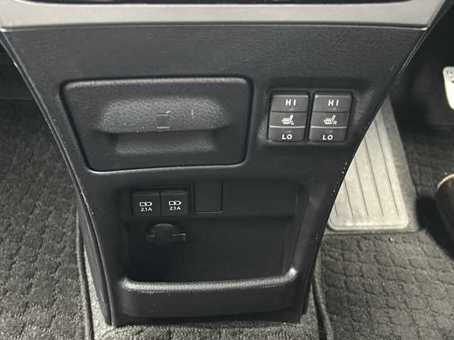 トヨタ ヴォクシー ハイブリッド ZS 煌Ⅲ 愛知県 2020(令2)年 3.2万km ブラック 登録時走行距離31726ｋｍ/純正１０インチメモリナビ/（Bluetooth/フルセグTV/DVD/AM/FM)/バックカメラ/ドラレコ前/インテリジェントクリアランスソナー前後/トヨタセーフティーセンス/レーントーシングアシスト/プリクラッシュセーフティー/オートマッチハイビーム/先行車発進告知/クルーズコントロール/ビルドインETC/USB端子/両側パワースライドドア/ドアバイザー/オートライト/（LED)/電格ミラー/取説/保証書/スマートキー/（スペアキー×１）