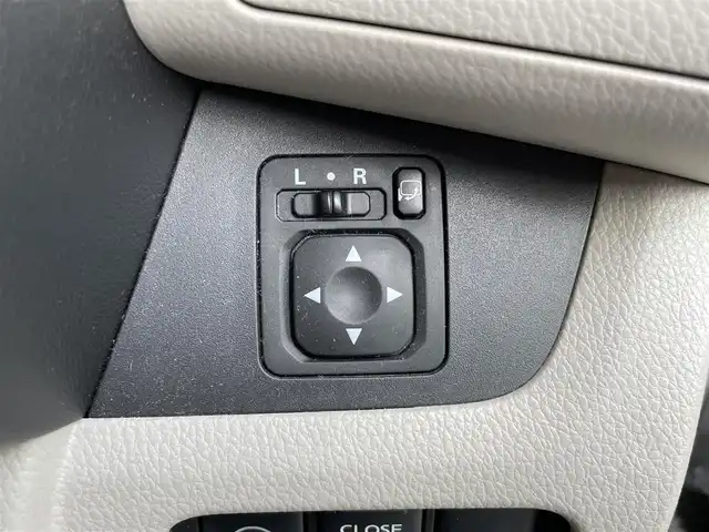 日産 デイズ ルークス X Vセレ +SeftyⅡ 静岡県 2015(平27)年 4.1万km ホワイトパール 純正ナビ　/・フルセグＴＶ　/・Ｂｌｕｅｔｏｏｔｈ接続　/・ＤＶＤ再生　/・ＵＳＢ入力端子　/アラウンドビューモニター　/片側パワースライドドア/エマージェンシーブレーキ　/プッシュスタート　/スマートキー　/スペアキー　/ＥＴＣ/ドラレコ/取扱説明書/保証書