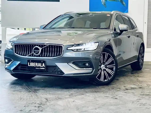ボルボ Ｖ６０ B5 インスクリプション 大阪府 2021(令3)年 2.7万km オスミウムグレーM HarmanKardon/HUD/ACC/BLIS/純正ナビ/TV/360度カメラ/applecarplay/純正18インチAW/LEDヘッドライト/電動リアゲート/自動駐車/ワイヤレス充電/革シート/メモリ付きパワーシート/エアシートヒーター/ステアリングヒーター/ルーフレール