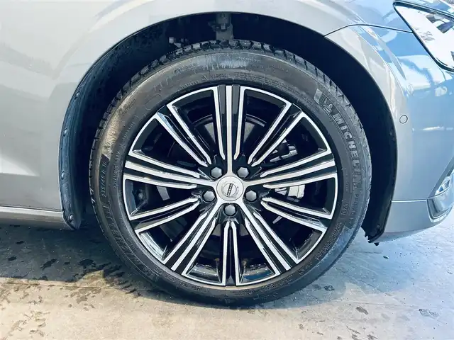 ボルボ Ｖ６０ B5 インスクリプション 大阪府 2021(令3)年 2.7万km オスミウムグレーM HarmanKardon/HUD/ACC/BLIS/純正ナビ/TV/360度カメラ/applecarplay/純正18インチAW/LEDヘッドライト/電動リアゲート/自動駐車/ワイヤレス充電/革シート/メモリ付きパワーシート/エアシートヒーター/ステアリングヒーター/ルーフレール