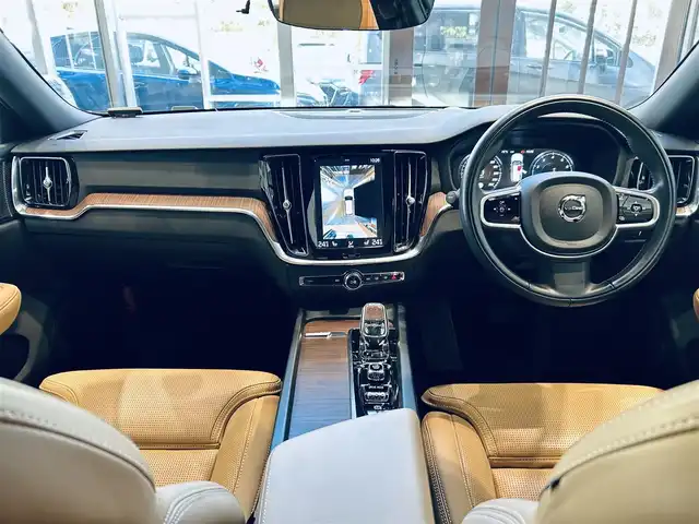 ボルボ Ｖ６０ B5 インスクリプション 大阪府 2021(令3)年 2.7万km オスミウムグレーM HarmanKardon/HUD/ACC/BLIS/純正ナビ/TV/360度カメラ/applecarplay/純正18インチAW/LEDヘッドライト/電動リアゲート/自動駐車/ワイヤレス充電/革シート/メモリ付きパワーシート/エアシートヒーター/ステアリングヒーター/ルーフレール
