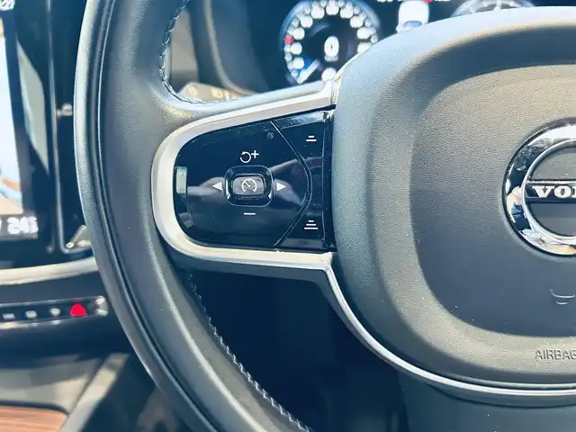 ボルボ Ｖ６０ B5 インスクリプション 大阪府 2021(令3)年 2.7万km オスミウムグレーM HarmanKardon/HUD/ACC/BLIS/純正ナビ/TV/360度カメラ/applecarplay/純正18インチAW/LEDヘッドライト/電動リアゲート/自動駐車/ワイヤレス充電/革シート/メモリ付きパワーシート/エアシートヒーター/ステアリングヒーター/ルーフレール