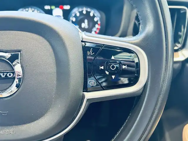 ボルボ Ｖ６０ B5 インスクリプション 大阪府 2021(令3)年 2.7万km オスミウムグレーM HarmanKardon/HUD/ACC/BLIS/純正ナビ/TV/360度カメラ/applecarplay/純正18インチAW/LEDヘッドライト/電動リアゲート/自動駐車/ワイヤレス充電/革シート/メモリ付きパワーシート/エアシートヒーター/ステアリングヒーター/ルーフレール