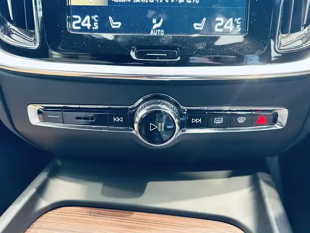ボルボ Ｖ６０ B5 インスクリプション 大阪府 2021(令3)年 2.7万km オスミウムグレーM HarmanKardon/HUD/ACC/BLIS/純正ナビ/TV/360度カメラ/applecarplay/純正18インチAW/LEDヘッドライト/電動リアゲート/自動駐車/ワイヤレス充電/革シート/メモリ付きパワーシート/エアシートヒーター/ステアリングヒーター/ルーフレール
