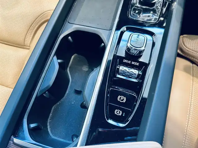 ボルボ Ｖ６０ B5 インスクリプション 大阪府 2021(令3)年 2.7万km オスミウムグレーM HarmanKardon/HUD/ACC/BLIS/純正ナビ/TV/360度カメラ/applecarplay/純正18インチAW/LEDヘッドライト/電動リアゲート/自動駐車/ワイヤレス充電/革シート/メモリ付きパワーシート/エアシートヒーター/ステアリングヒーター/ルーフレール