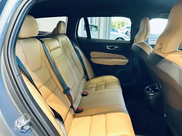 ボルボ Ｖ６０ B5 インスクリプション 大阪府 2021(令3)年 2.7万km オスミウムグレーM HarmanKardon/HUD/ACC/BLIS/純正ナビ/TV/360度カメラ/applecarplay/純正18インチAW/LEDヘッドライト/電動リアゲート/自動駐車/ワイヤレス充電/革シート/メモリ付きパワーシート/エアシートヒーター/ステアリングヒーター/ルーフレール