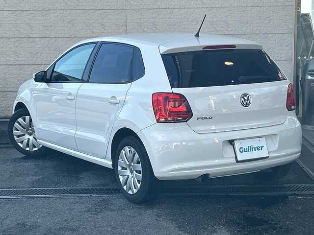 フォルクスワーゲン ポロ 1．4 コンフォートライン 兵庫県 2010(平22)年 8.3万km 白 ワンオーナー/社外7インチナビ（AM/FM/CD/DVD/SD/USB/AUX)/ワンセグTV/バックカメラ/ETC/AC/電動格納ミラー/フロアマット/リモコンキー/スペアキー1本/保証書/取扱説明書